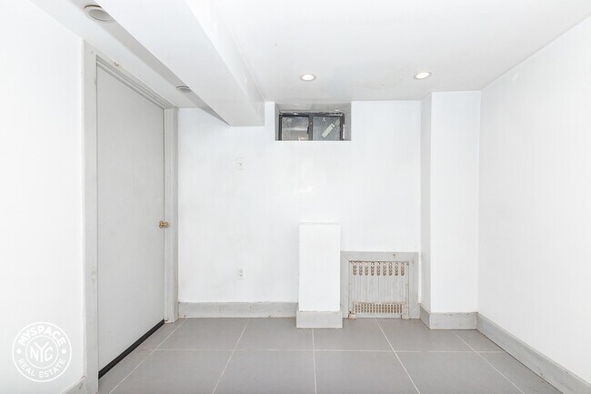 Building Photo - 233 Jefferson St