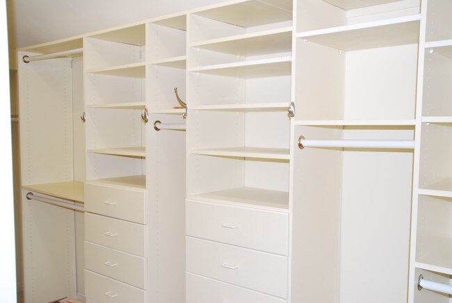 Master Closet - 13082 Mindanao Way