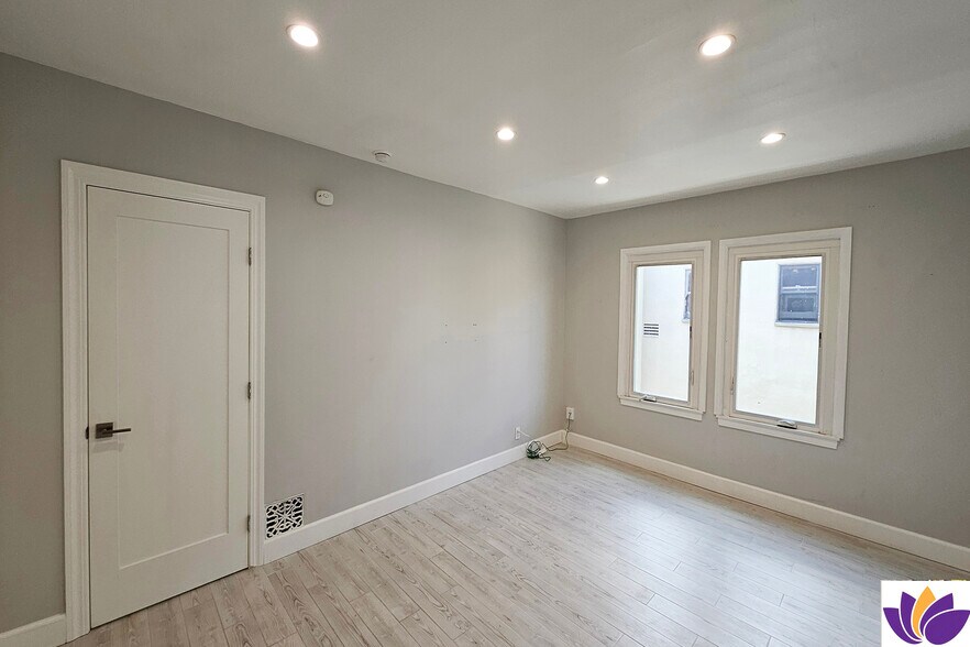 Building Photo - 1152 S Hayworth Ave