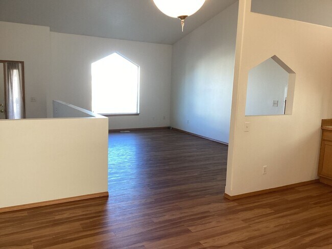 Building Photo - Nicely updated 4Bed, 3Bath in Airway