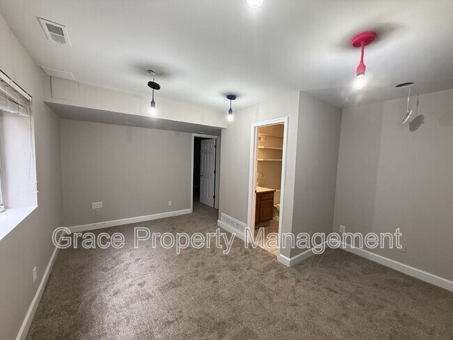Building Photo - 10924 W 100th Dr