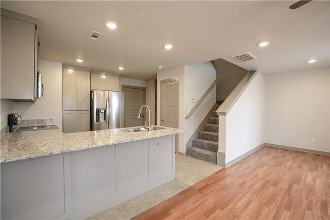 Building Photo - 3410 SW Vel Mews