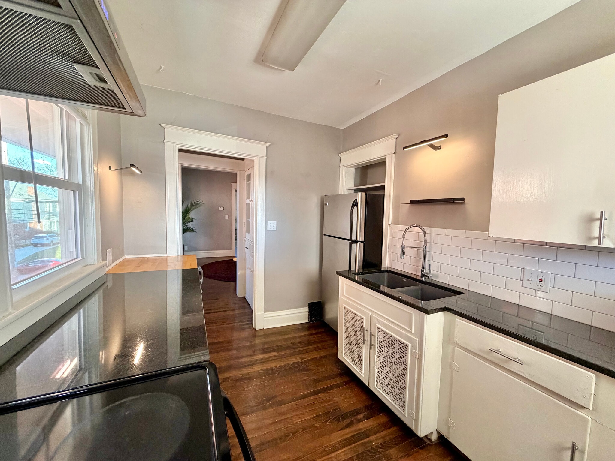 Building Photo - 3836 Wyandotte St