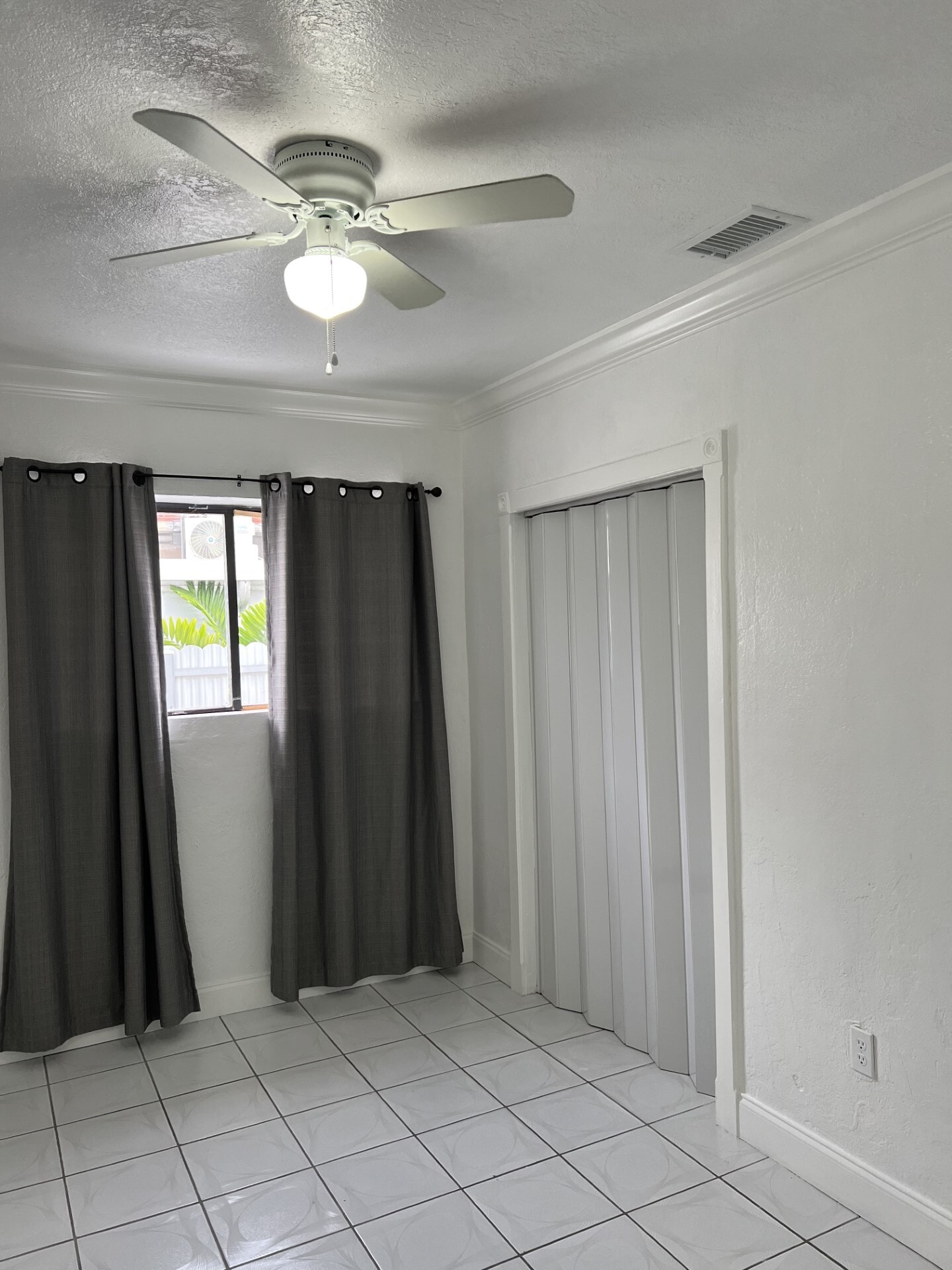 Building Photo - 649 W 14th St