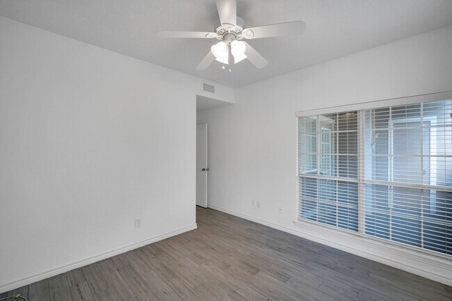 Building Photo - 3607L W Northgate Dr