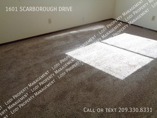 Building Photo - 1601 Scarborough Dr