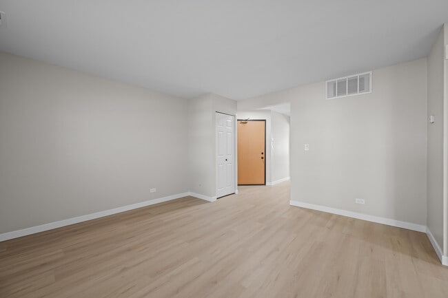 Building Photo - 556 E Shag Bark Ln