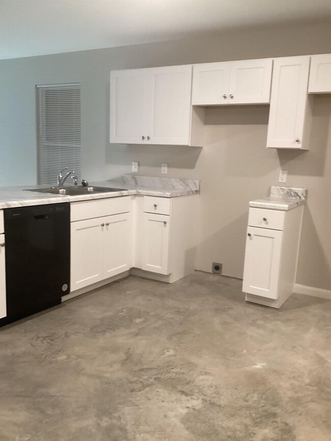 Building Photo - 4483 Sunny View Dr