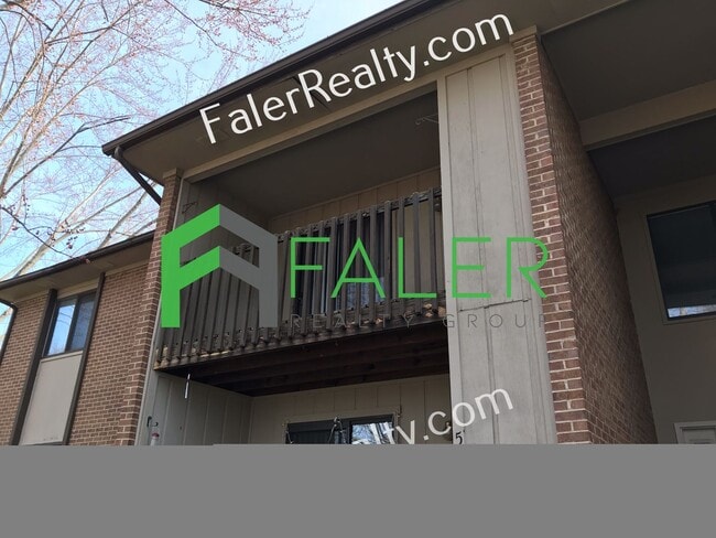 Building Photo - Beautifully Updated Second-Floor Condo