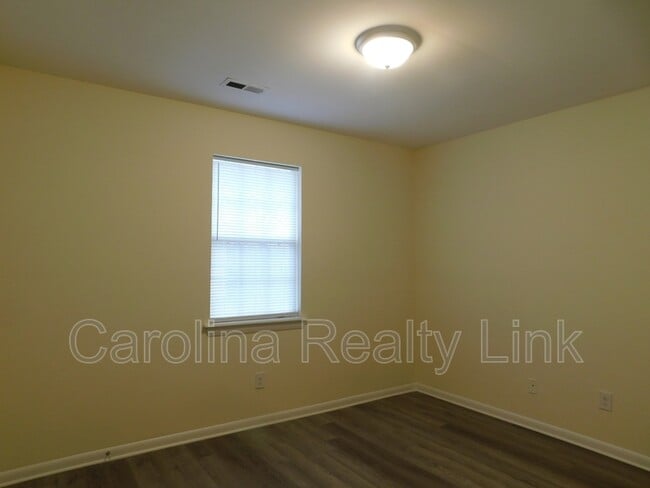 Building Photo - 416 E 19th St