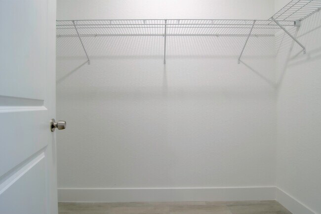 Building Photo - 15633 Lakeland Cir