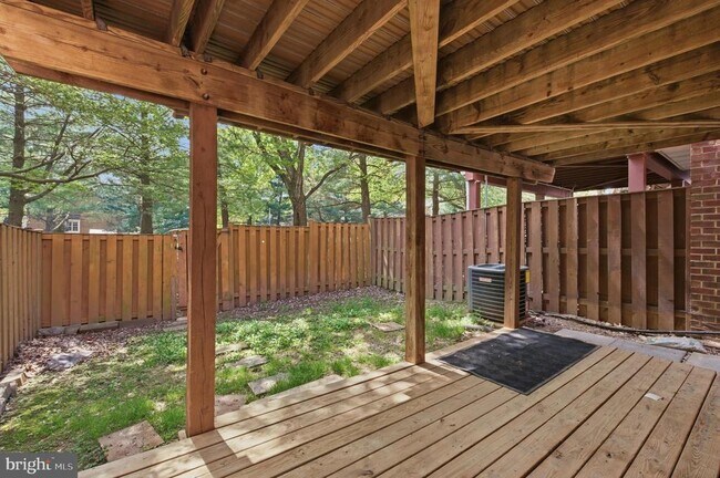 Building Photo - 46601 Carriage Ct