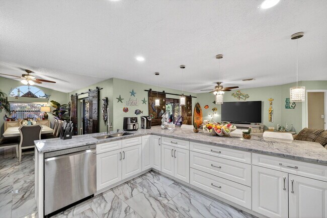 Building Photo - 6180 30th Ct S