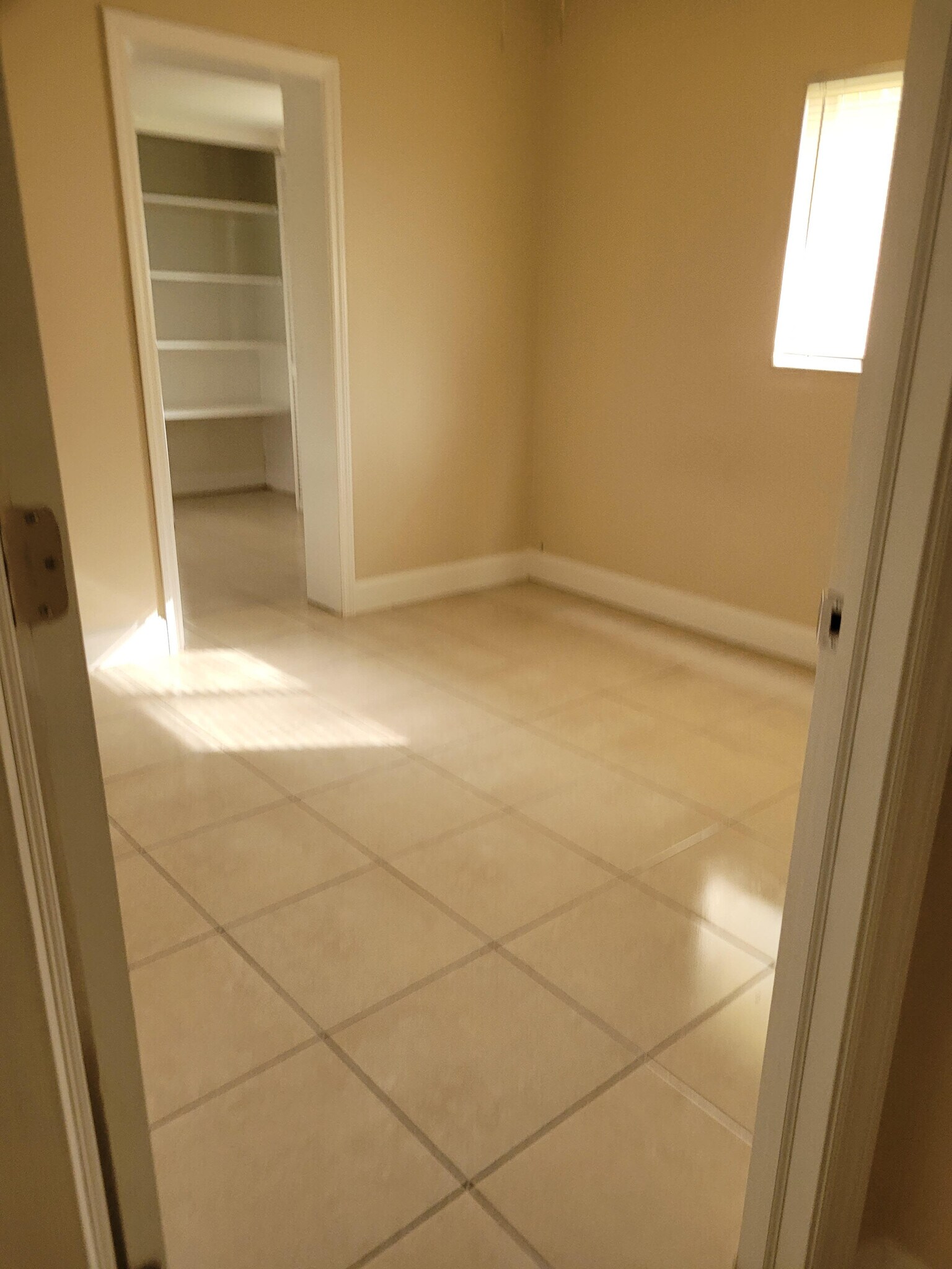 2nd bedroom - 23 Crescent Lake Dr