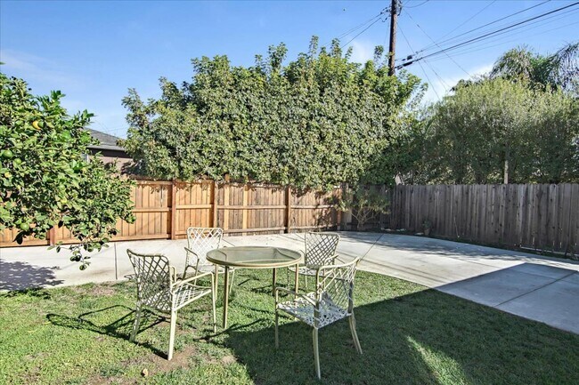 Building Photo - 11856 Beatrice St