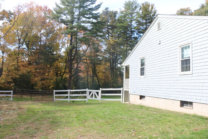Building Photo - 37 Leuba Rd