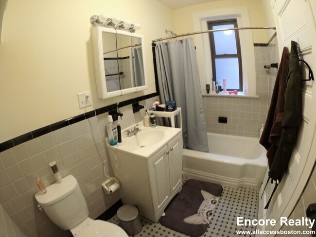 Building Photo - 1463 Beacon St