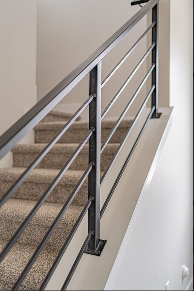 Building Photo - Beautiful 4-Bedroom Townhome for Rent off of Sunnyside in Idaho Falls