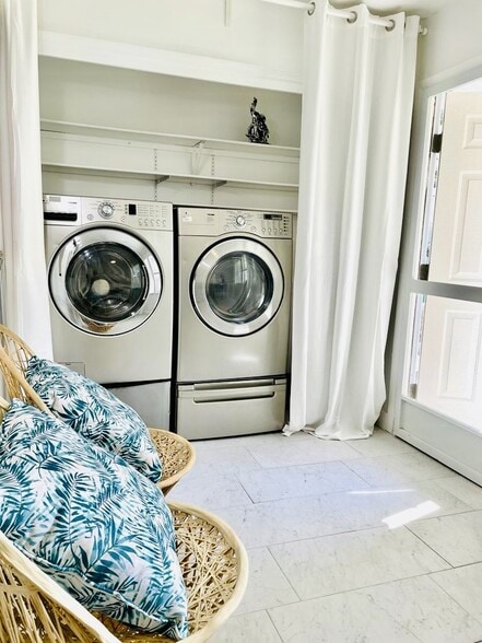 FULL SIZE WASHER AND DRYER - 4158 Tamiami Trl
