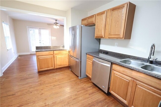 Building Photo - 2561 Eastwood Dr