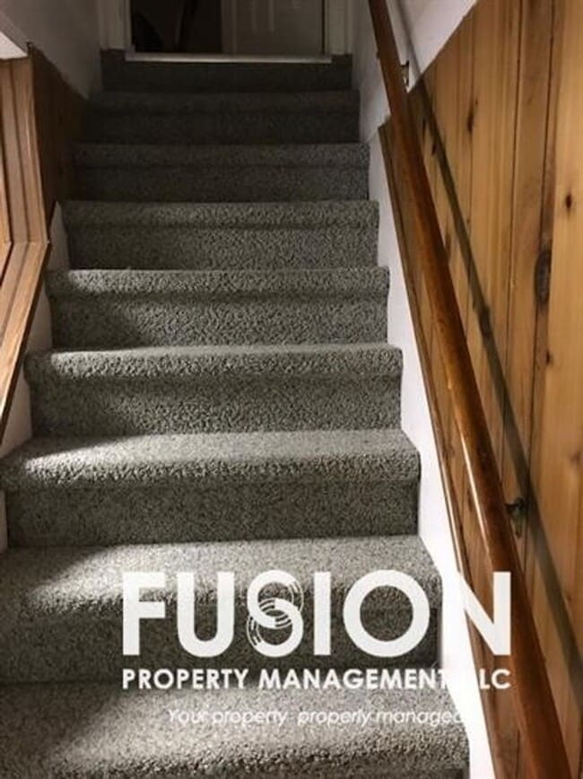 Building Photo - Spacious 3-Bedroom Home with POOL, Garage & Fenced Yard – New North End