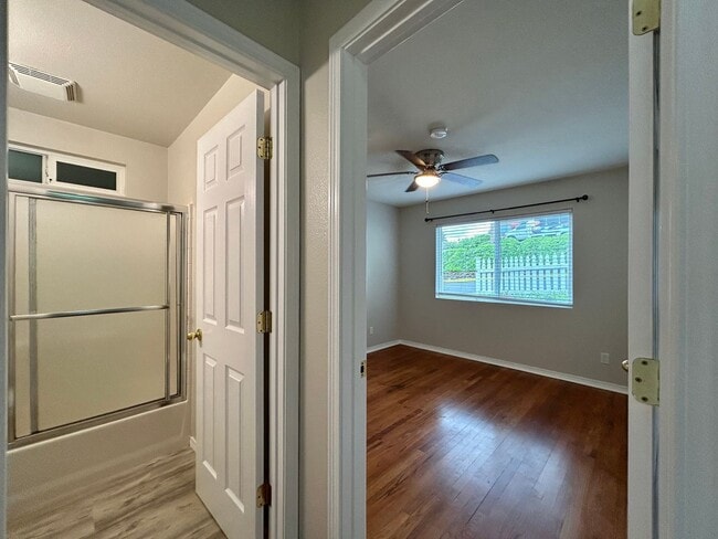 Building Photo - Tranquil 1 Bed, 1 Bath House!