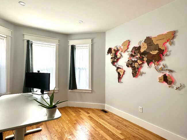 Building Photo - 326 Chelsea St