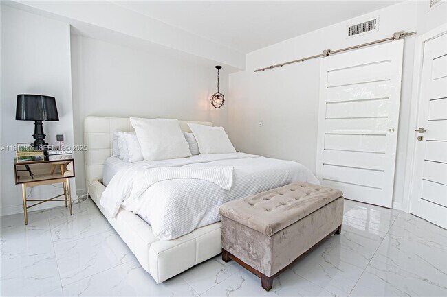 Building Photo - 500 Brickell Ave