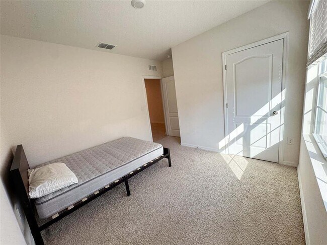 Building Photo - 1640 Spray Terrace