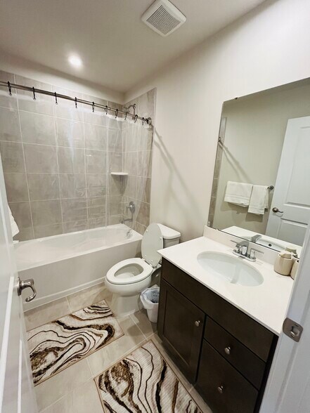 Building Photo - 4944 Dunhaven Dr