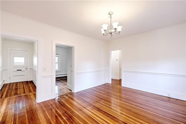 Building Photo - 292 Pleasant St