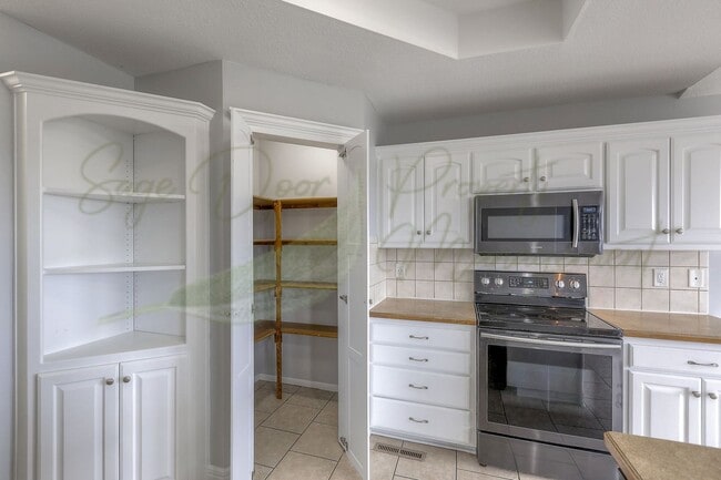 Building Photo - COMING SOON IN GRAIN VALLEY!!!