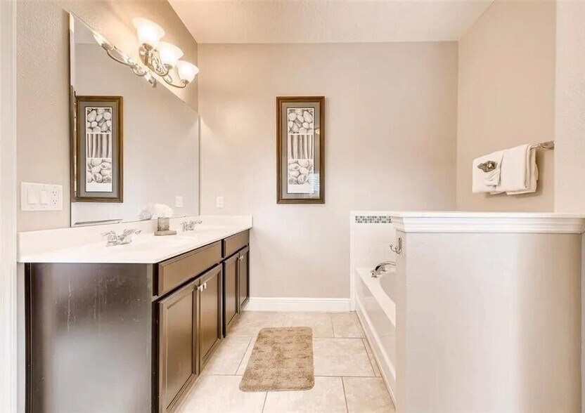 Building Photo - 4425 Acorn Ct