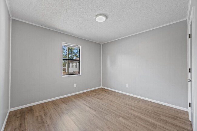 Building Photo - Welcome to Ravenwood Drive!