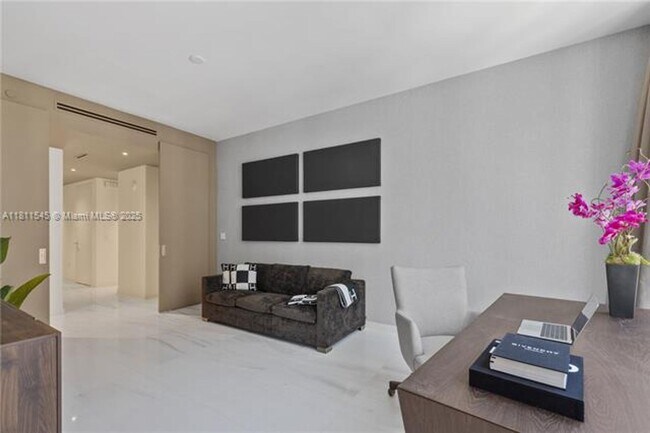 Building Photo - 300 Biscayne Blvd Way
