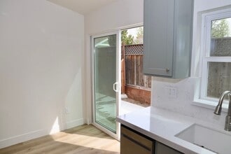 Building Photo - New Willow Glen Dream Back Cottage