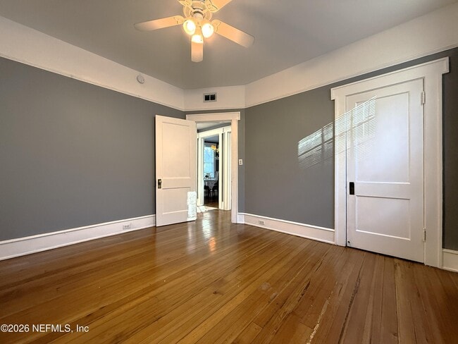 Building Photo - 146 W 6th St