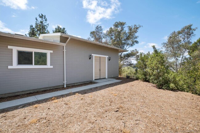 Building Photo - 9427 Vista Dr