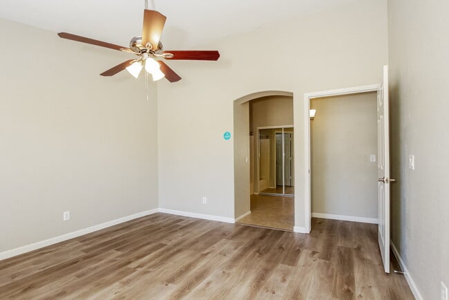 Building Photo - 13254 W Paradise Ln