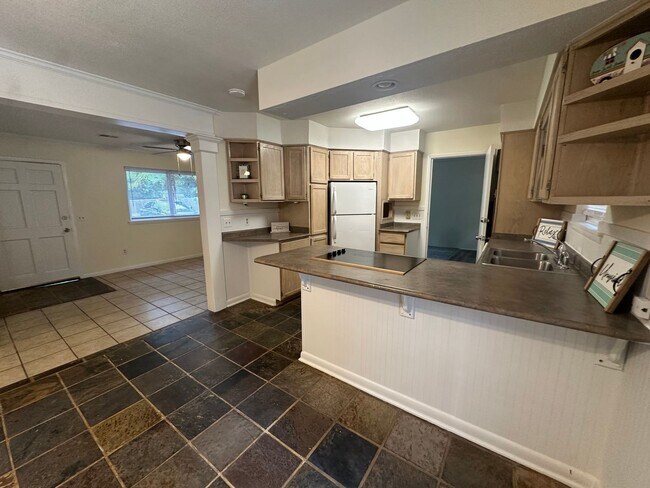 Building Photo - 5854 Michelle Dr