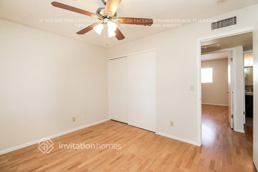 Building Photo - 580 W Del Rio St