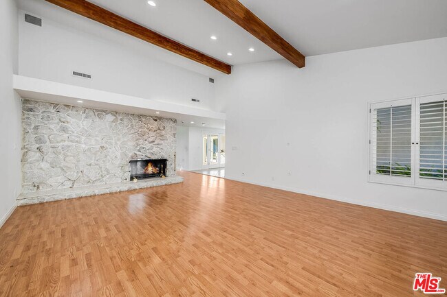 Building Photo - 3115 Dona Susana Dr