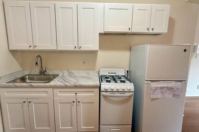 Building Photo - 2274 Broadway