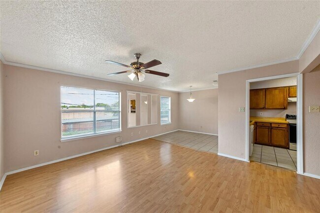 Building Photo - 5545 Brookview Ct