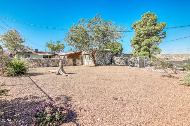 Building Photo - 801 McKelligon Dr
