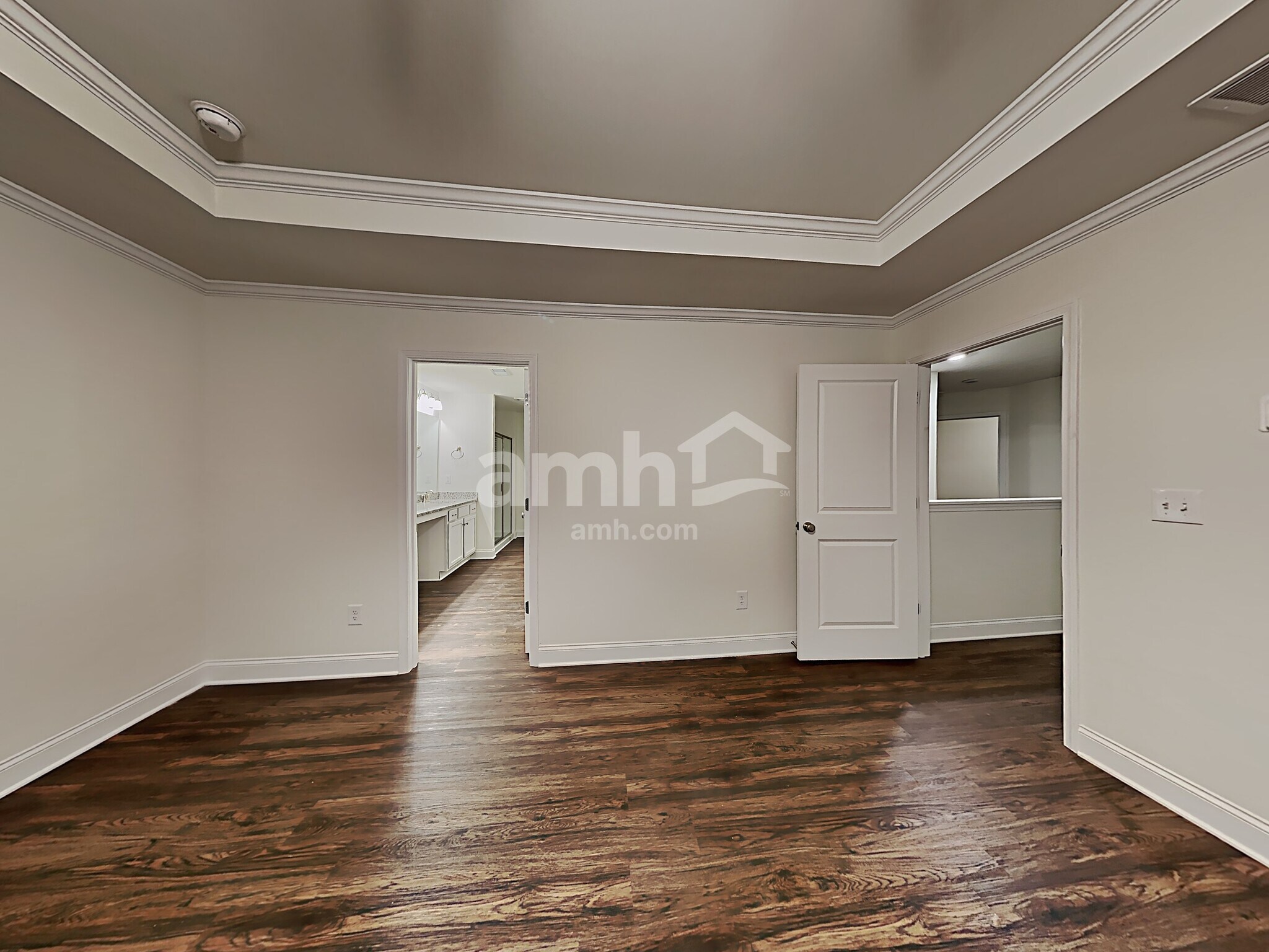 Building Photo - 5285 Valley Dr