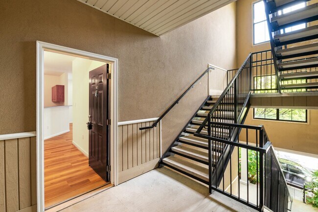 Building Photo - 1BR, 1Ba Condo in Walker Square