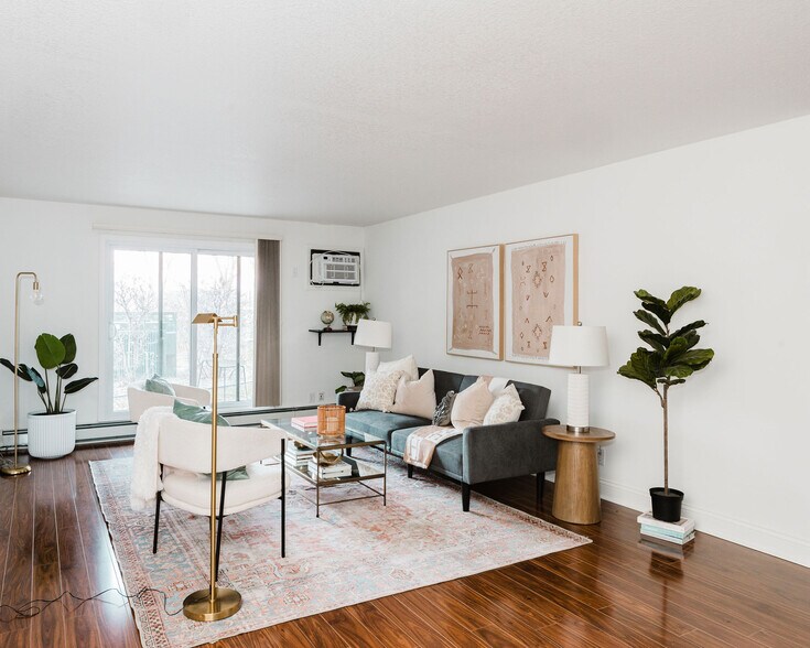 Building Photo - 35 Nathan Ln N