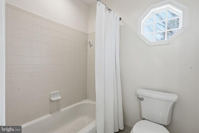 Building Photo - 3515 Devon Dr