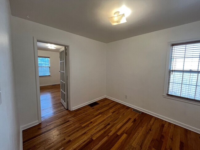 Building Photo - Charming 3 BR/1 BA  Home located In Villa ...